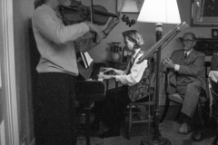 Hetty and Nicky performing.