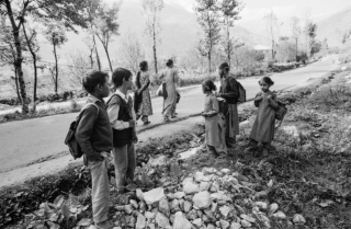 Schoolchildren, Kullu Valley, '01.