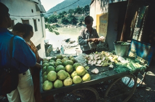 Fruit seller, Swagashram, '01.