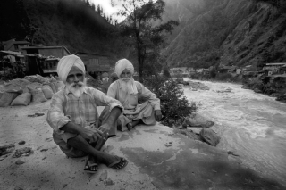 2 Gentlemen, Manikaran, Parvati Valley, '01.