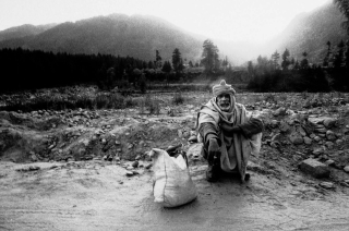 Man at roadside, Nr.Manali, '01.
