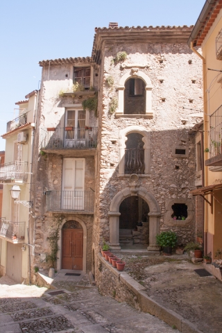 Novara di Sicilia 17.